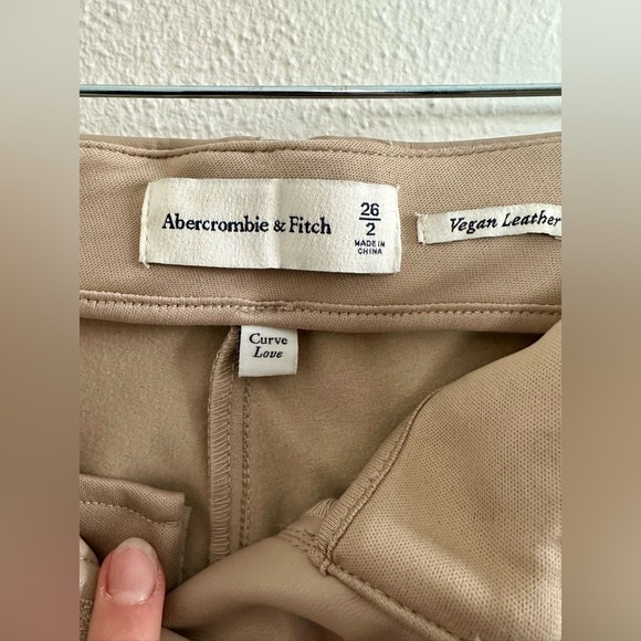 Abercrombie & Fitch Straight Leg Vegan Leather Pants Size 26 / 2 - Picture 3 of 4